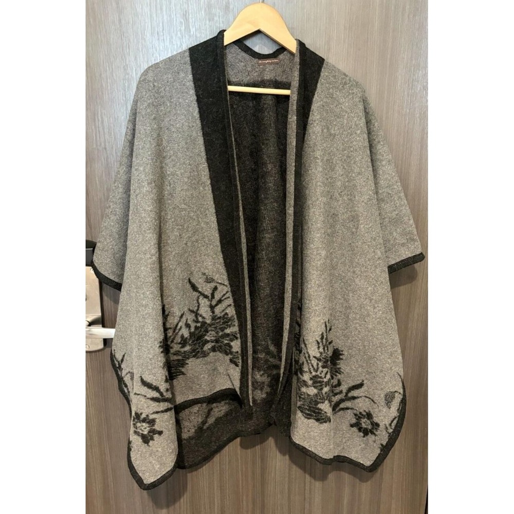 Do Everything In Love Poncho Sweater Women's L XL Heather Gray Floral Open Front